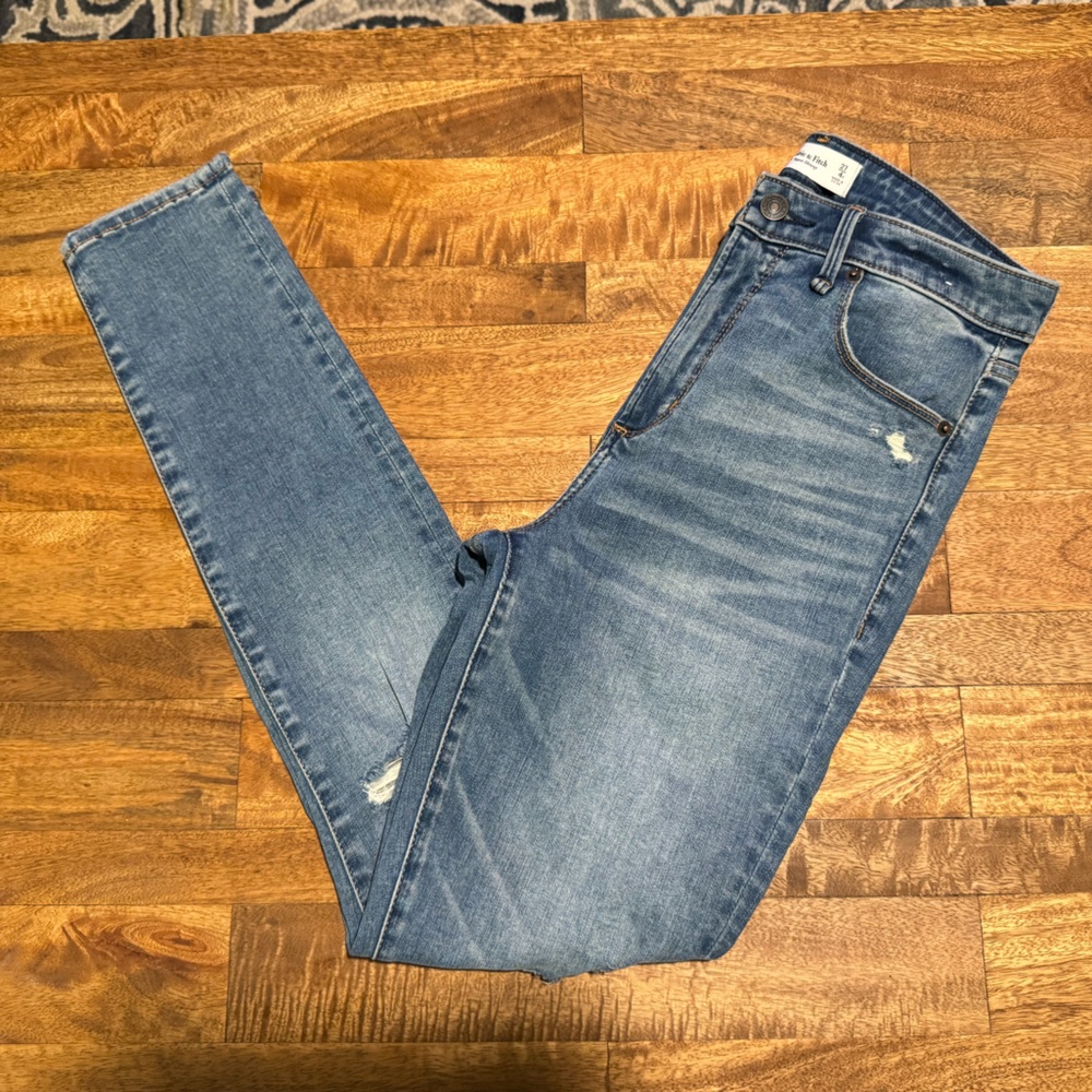 Abercrombie & Fitch Curve Love High Rise Super Skinny Distressed Jeans 27 / 4